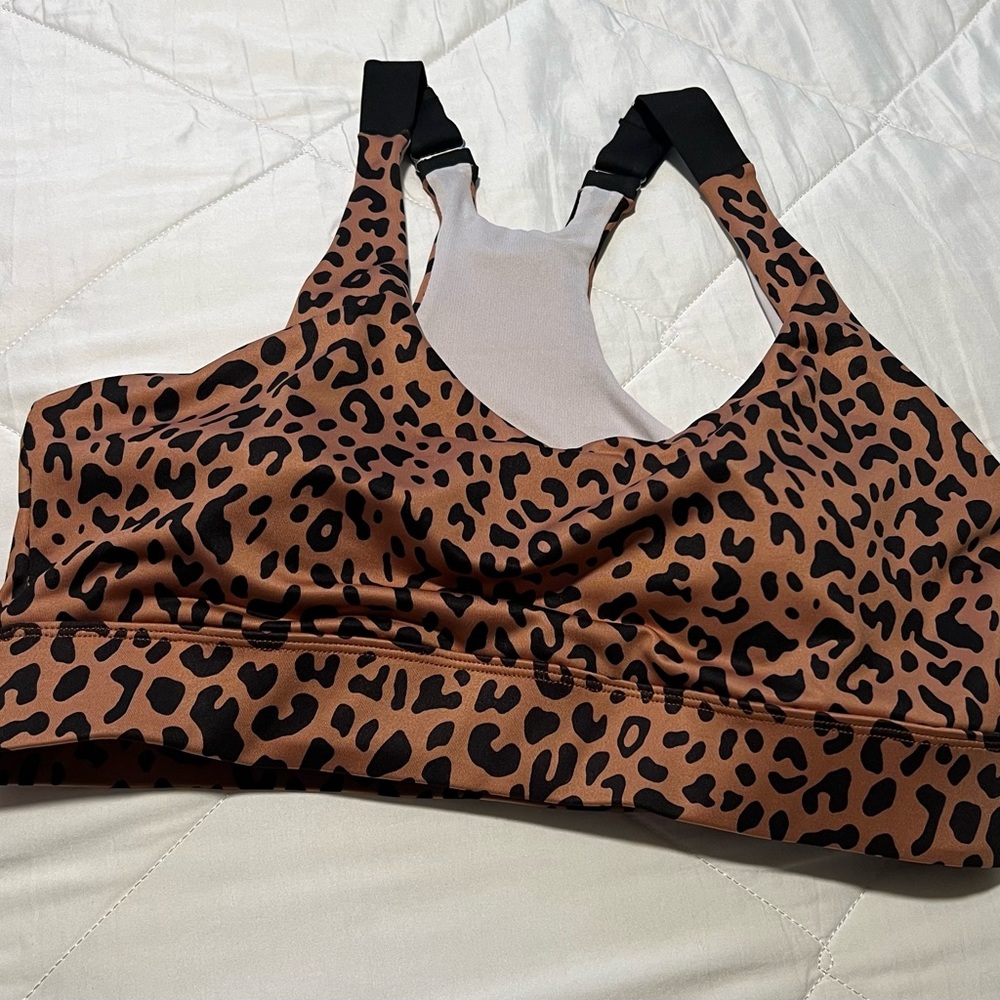 LEOPARD PRINT ACTIVEWEAR - Picture 3 of 6